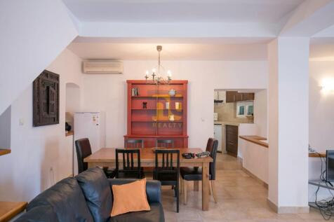 Muo_Stone_House