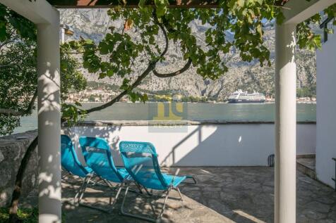 Muo_Stone_House