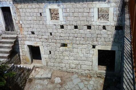 Sutorina_Ruin