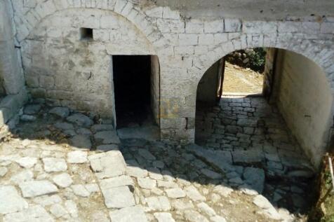 Sutorina_Ruin