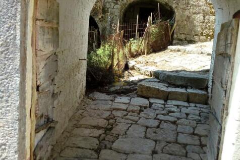 Sutorina_Ruin