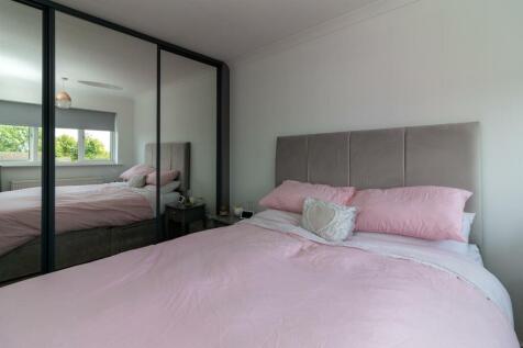 bedroom1.jpg
