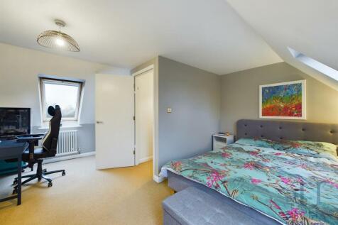 CAM03997G0-PR0034-STILL024.jpg