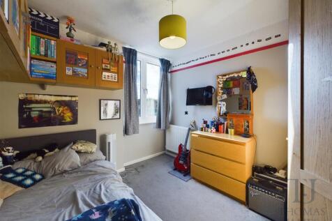 CAM03997G0-PR0036-STILL019.jpg