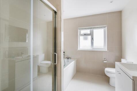Family bathroom.jpg