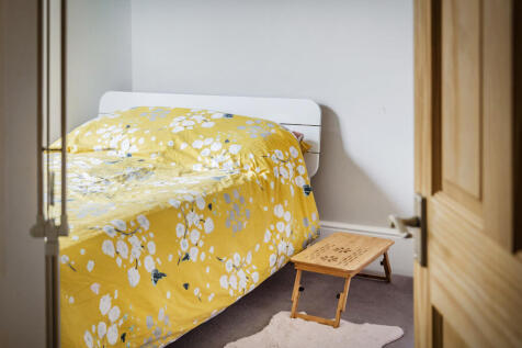 Bedroom 1.jpg