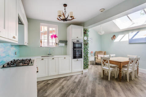 Kitchen Dining 1.jpg