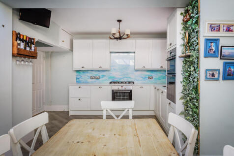 Kitchen Dining 4.jpg
