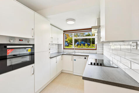 Kitchen 2.jpg
