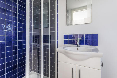 Bathroom 2.jpg