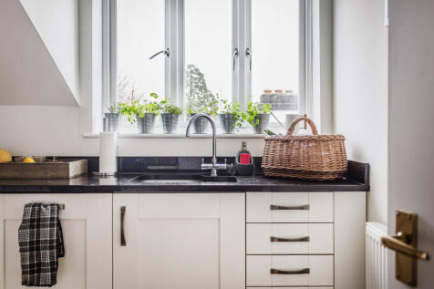 Kitchen 2.jpg
