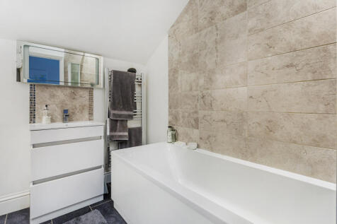 Bathroom 1.jpg