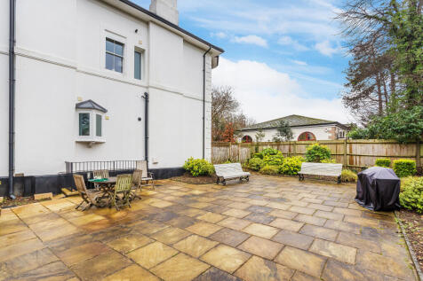 Courtyard 2.jpg