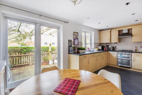 Kitchen dining.jpg