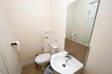 Cloakroom/wc