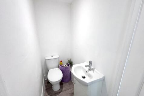 Cloakroom/wc
