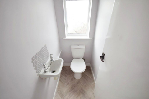 Cloakroom/wc