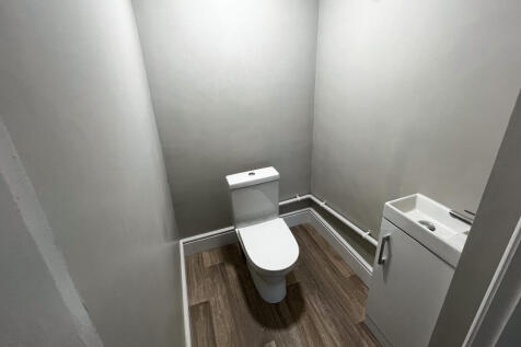 Cloakroom/wc