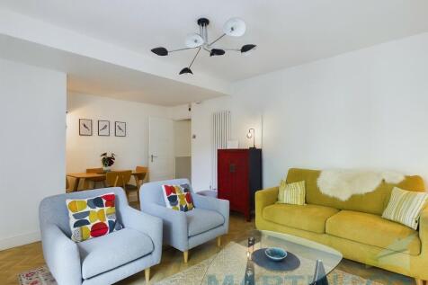 Living room pic1