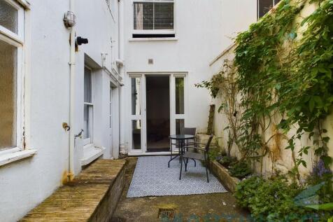 rear garden patio...