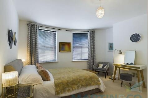 bedroom 1 pic 2