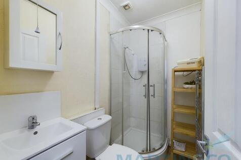en suite bedroom ...