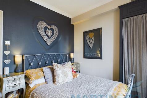 Bedroom pic 2
