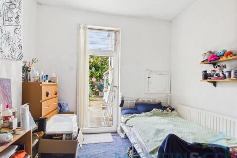 Bedroom 1 Pic 2
