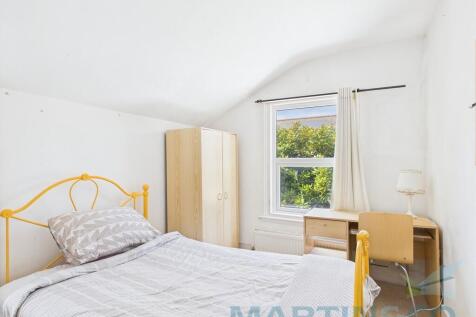 Bedroom 2 Pic 2