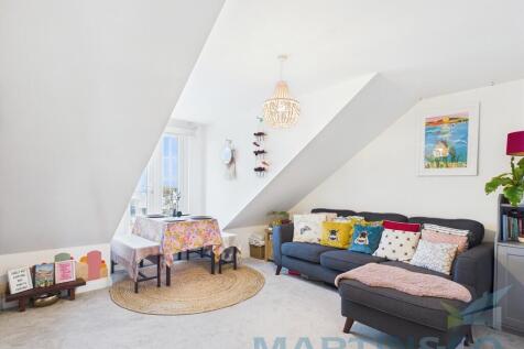 Living Room pic 1