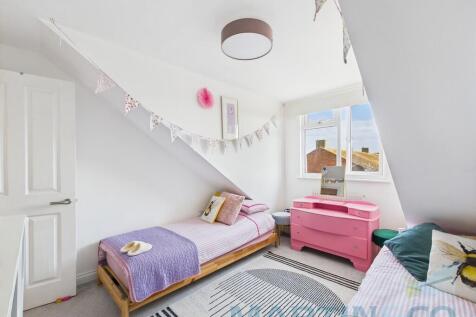 Bedroom 2 pic 2