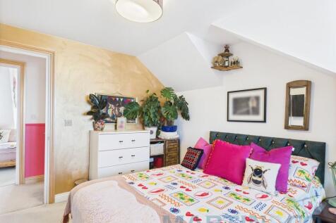 Bedroom 1 pic 2