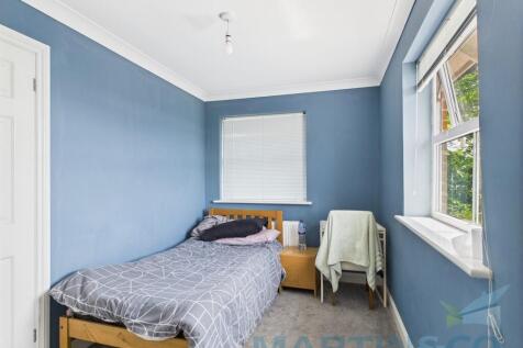 Bedroom 4 Pic 2