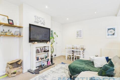 Living room Pic 1