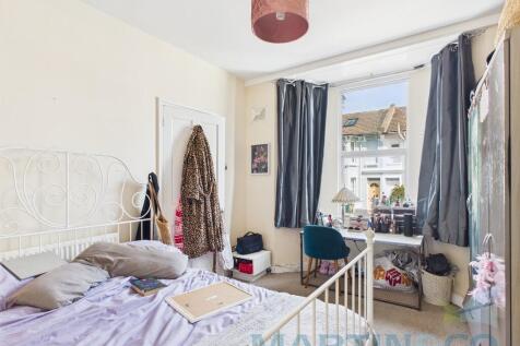 Bedroom 1 Pic 2