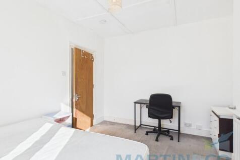 Bedroom 3 Pic 2