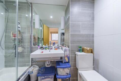 Bathroom (2).jpg