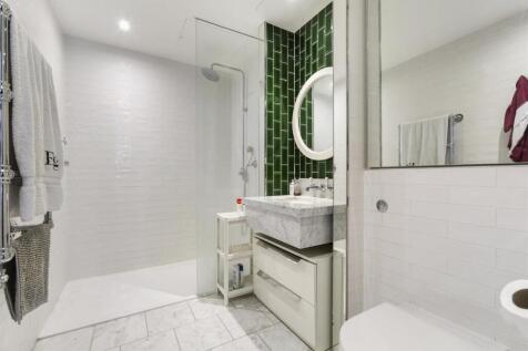 Bathroom (2).jpg