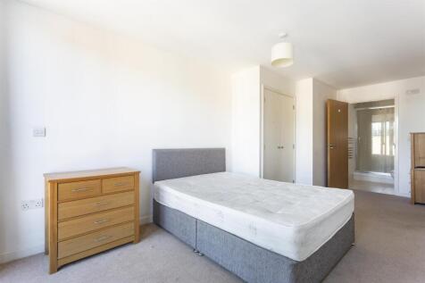 bedroom (3).JPG