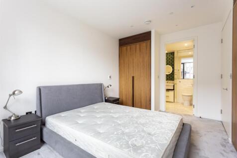 bedroom (2).JPG