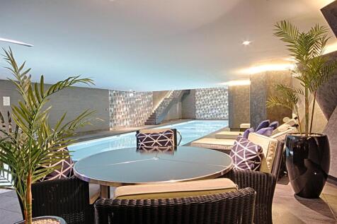 Swimming Pool & Seating.jpg