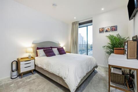 Bedroom 1.jpg