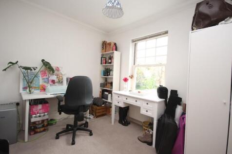 BEDROOM 2 / STUDY