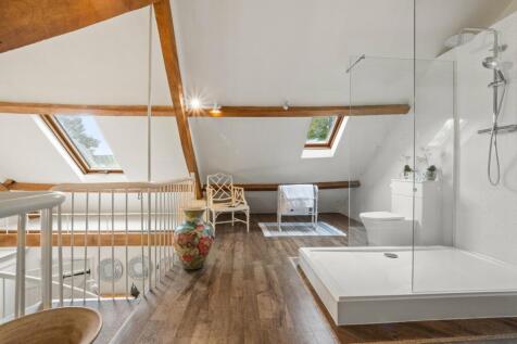 Principal Bathroom