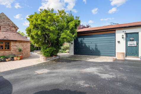Garage/Workshop