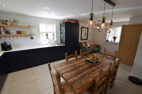 Kitchen / Dining