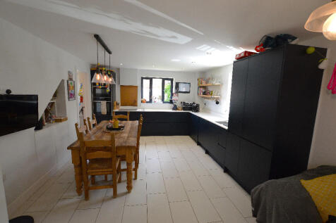 Kitchen / Dining