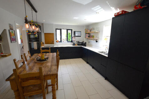 Kitchen / Dining