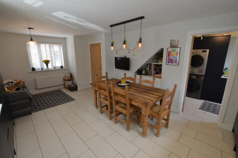 Kitchen / Dining