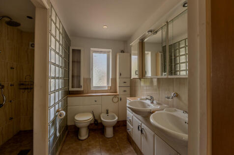 Bed 1 En-Suite